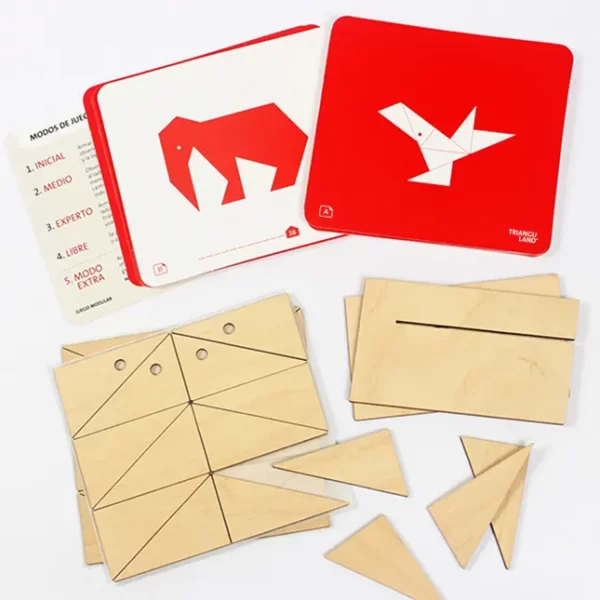 Tarjetas, módulos triangulares y atriles del juego modular "Un desafío para tu mente" de Trianguland
